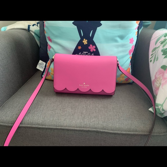 kate spade Handbags - 💕 Kate Spade Scalloped Pink Summer Crossbody 💕